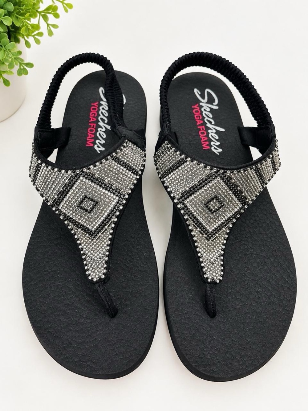 Skechers Yoga Foam Black Rhinestone Thong Sandals Size 8